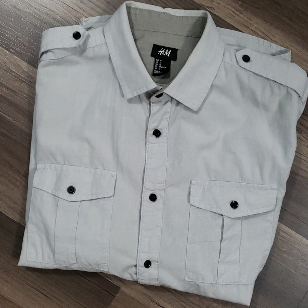 🌪 Cool grey H&M long sleeve shirt 🌪